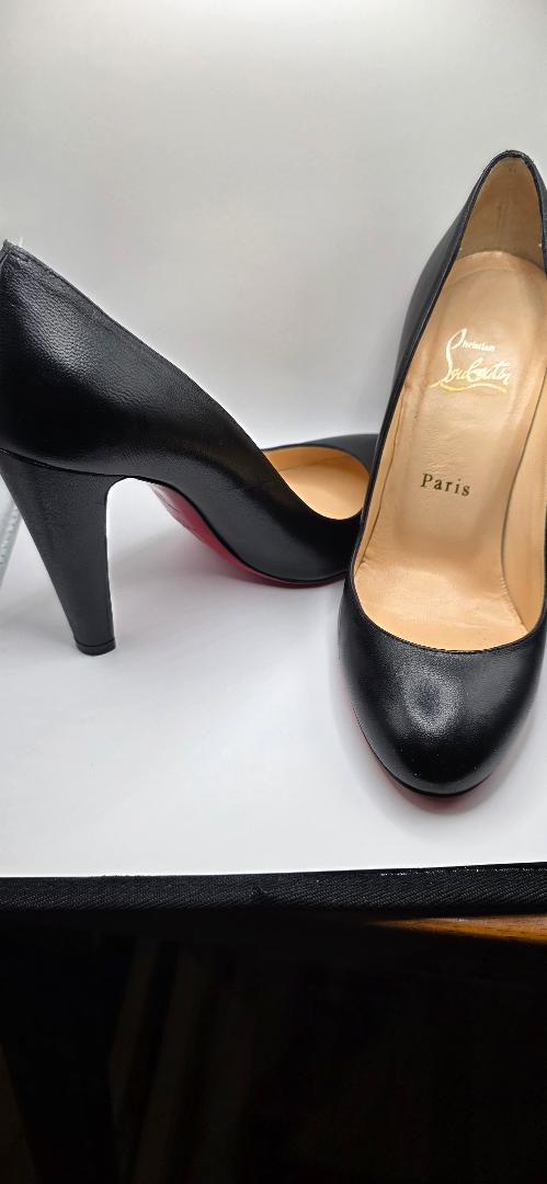 Pre-Loved Christian Louboutin Classic heels in black leather