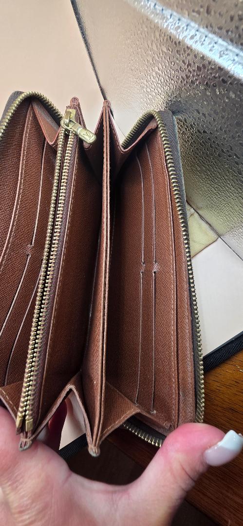 Louis Vuitton Wallet with dust bag