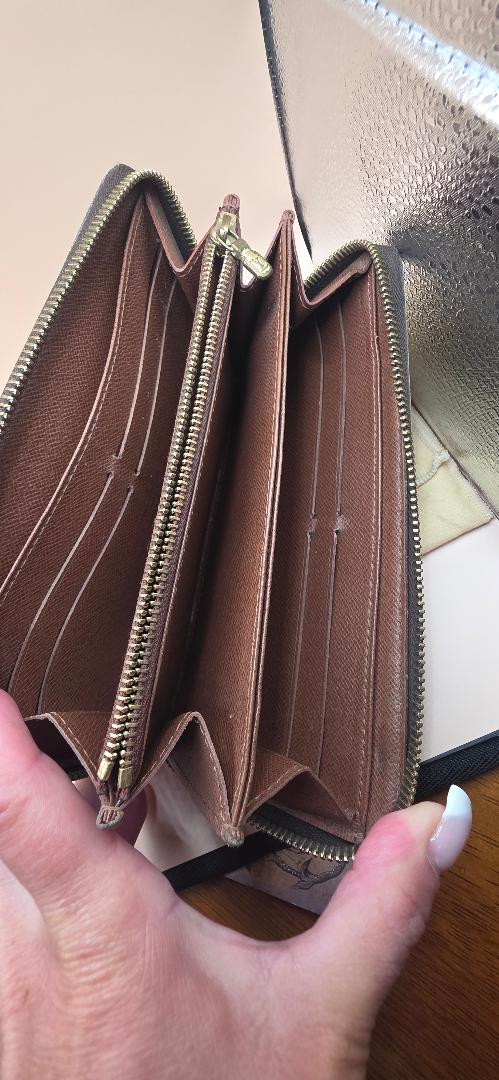 Louis Vuitton Wallet with dust bag