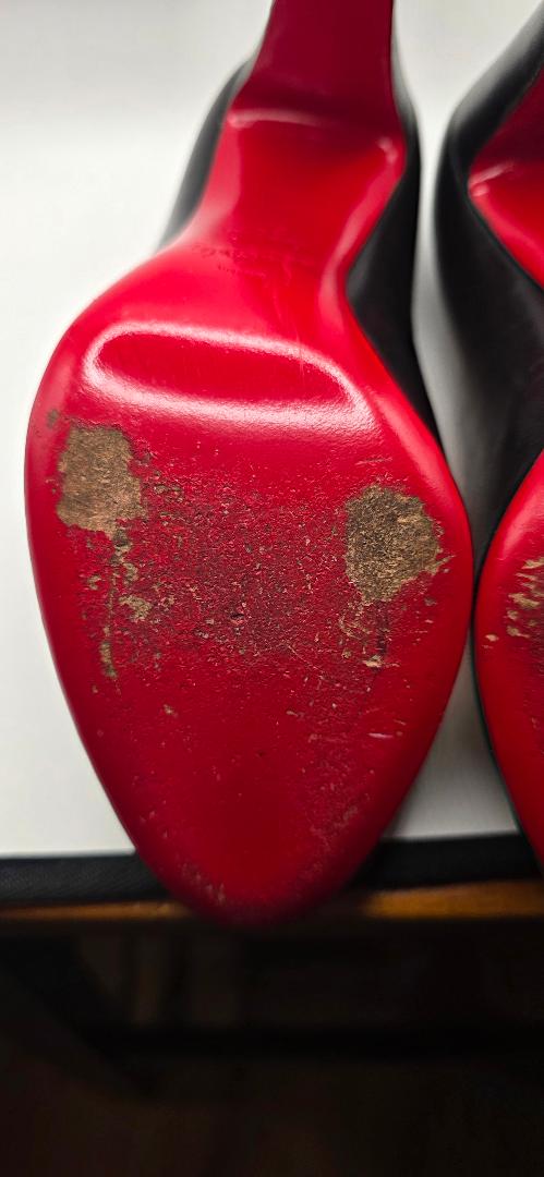 Pre-Loved Christian Louboutin Classic heels in black leather