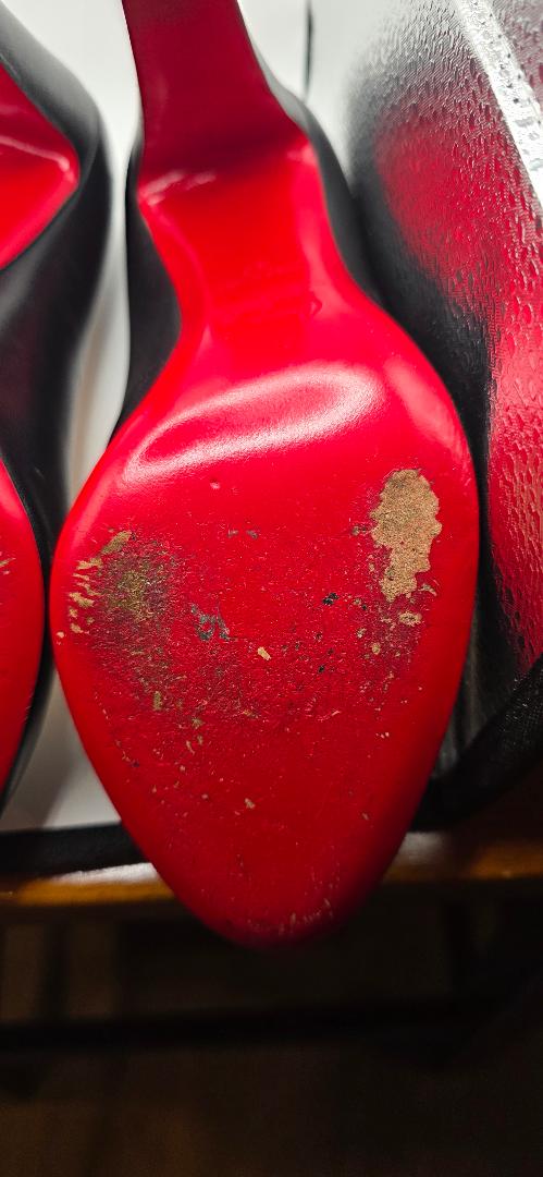 Pre-Loved Christian Louboutin Classic heels in black leather