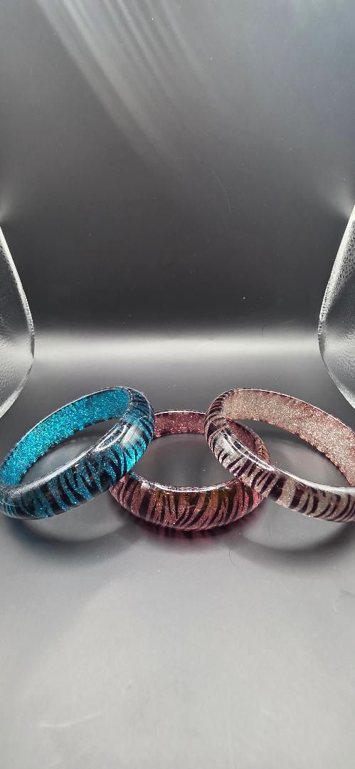 VINTAGE ZEBRA GLITTER LIGHT PINK BANGLE