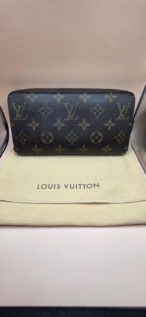 Louis Vuitton Wallet with dust bag