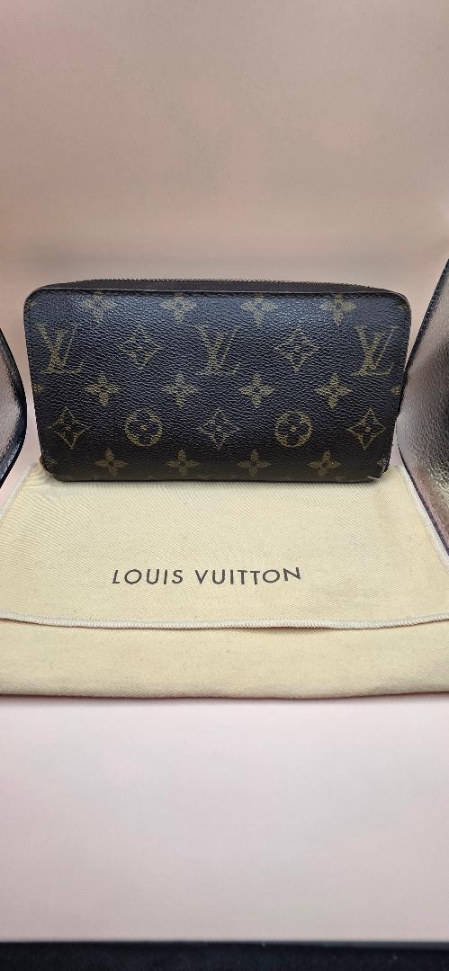 Louis Vuitton Wallet with dust bag